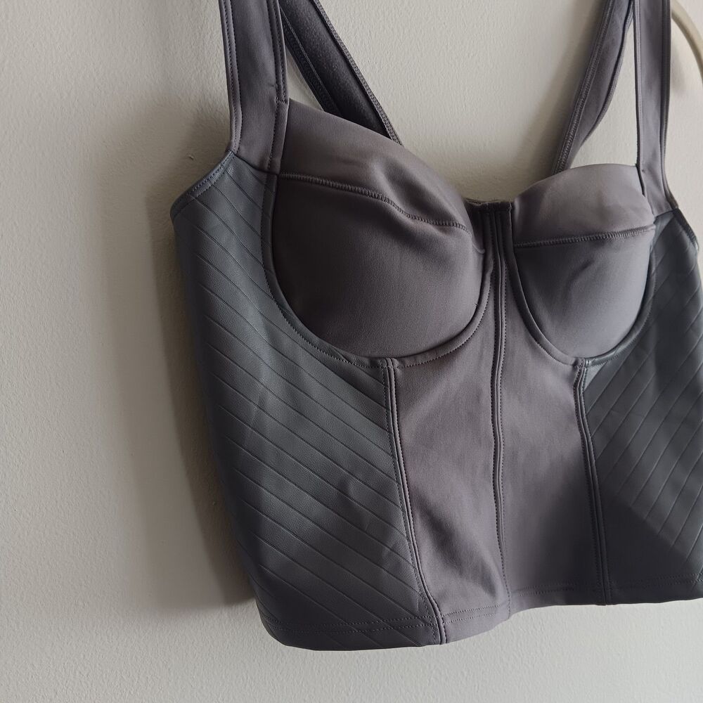 Alo Yoga Airlift Winter Warm Cropped Tank Size M Lightweight activewear jersey - Picture 9 of 9